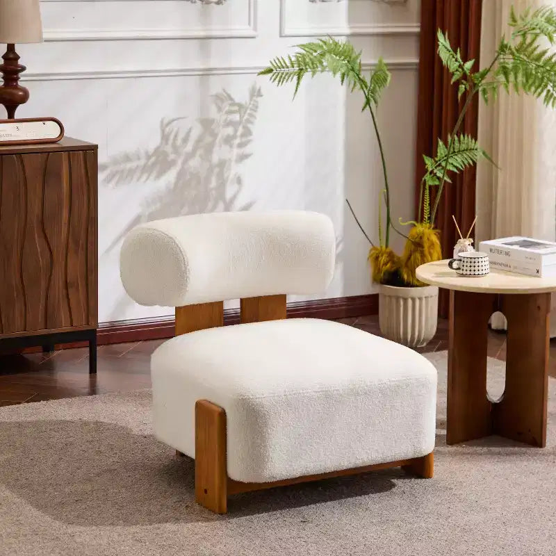 Chaise contemporaine en bouclette et hévéa
