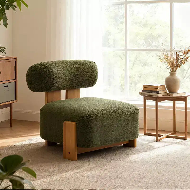 Chaise contemporaine en bouclette et hévéa