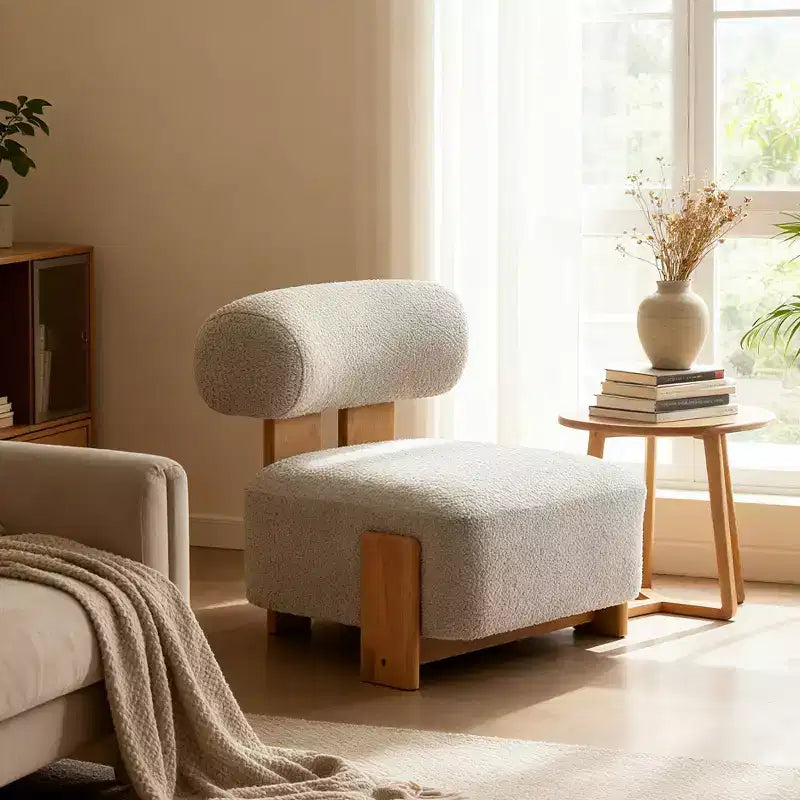 Chaise contemporaine en bouclette et hévéa