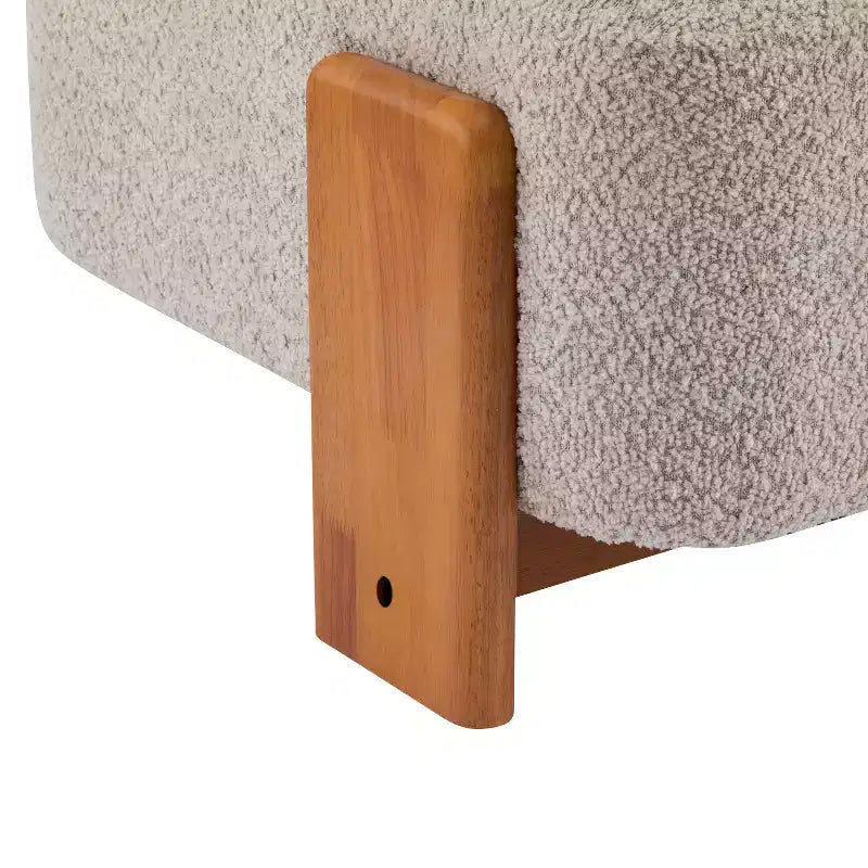 Chaise contemporaine en bouclette et hévéa