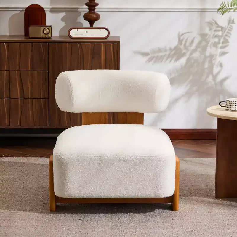 Chaise contemporaine en bouclette et hévéa