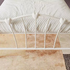 Cadre de lit simple, plateforme en métal de taille simple avec tête de lit en forme de cœur, rangement sous le lit de 11,5 pouces, pas besoin de sommier tapissier, silencieux et facile à assembler