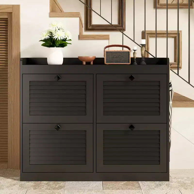 Grand meuble à chaussures avec 4 tiroirs basculants, crochets et espace de rangement – une solution de rangement de chaussures dissimulée pour les entrées, les couloirs et les salons.